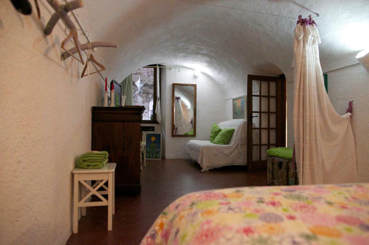 Appartamento Le Violette Dolceacqua Eksteriør bilde